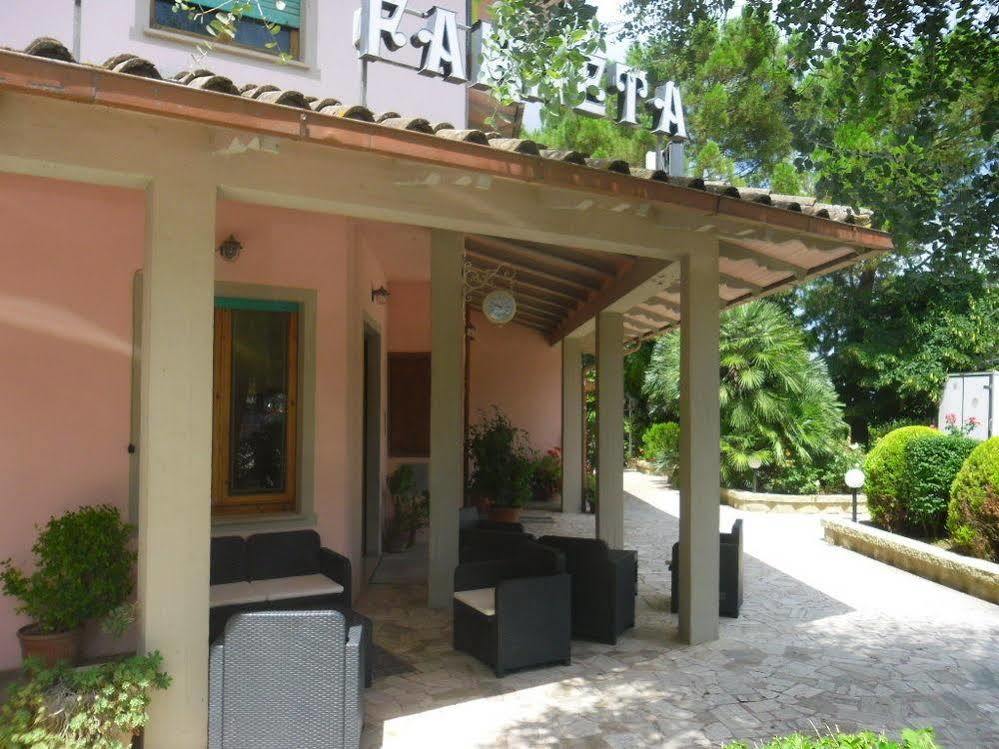 Hotel Ristorante Farneta Кортона Экстерьер фото